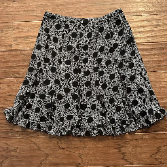 Ann Taylor LOFT Ruffled Detail Polka Dot Skirt Size 4P - Picture 6 of 6